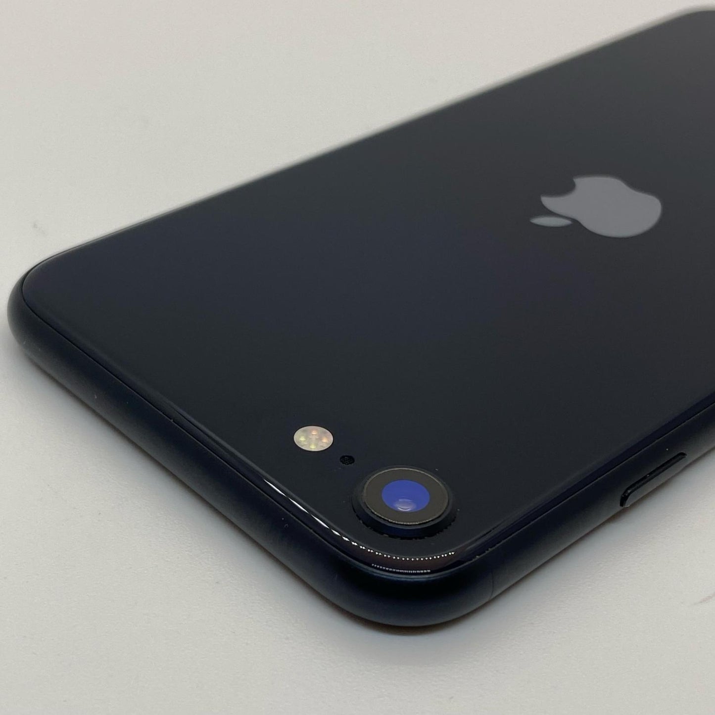 【全額返金保証】【最速発送】Apple iPhone iPhone SE（第3世代） 64GB ミッドナイト docomo 白ロム 動作確認済 86%