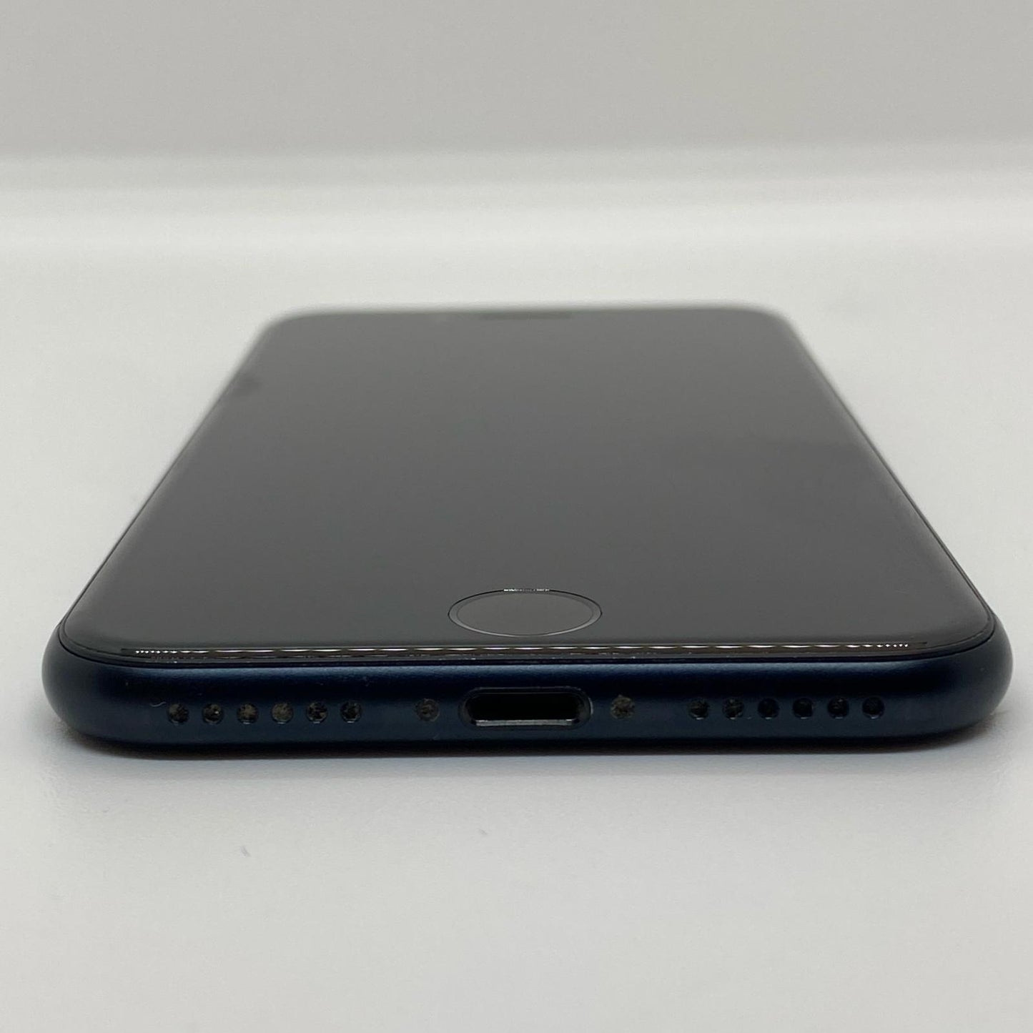 【全額返金保証】【最速発送】Apple iPhone iPhone SE（第3世代） 64GB ミッドナイト docomo 白ロム 動作確認済 86%