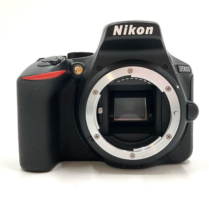 【全額返金保証】【最速発送】Nikon デジタル一眼 D5600 ダブルズームキット ブラック 美品 動作確認済