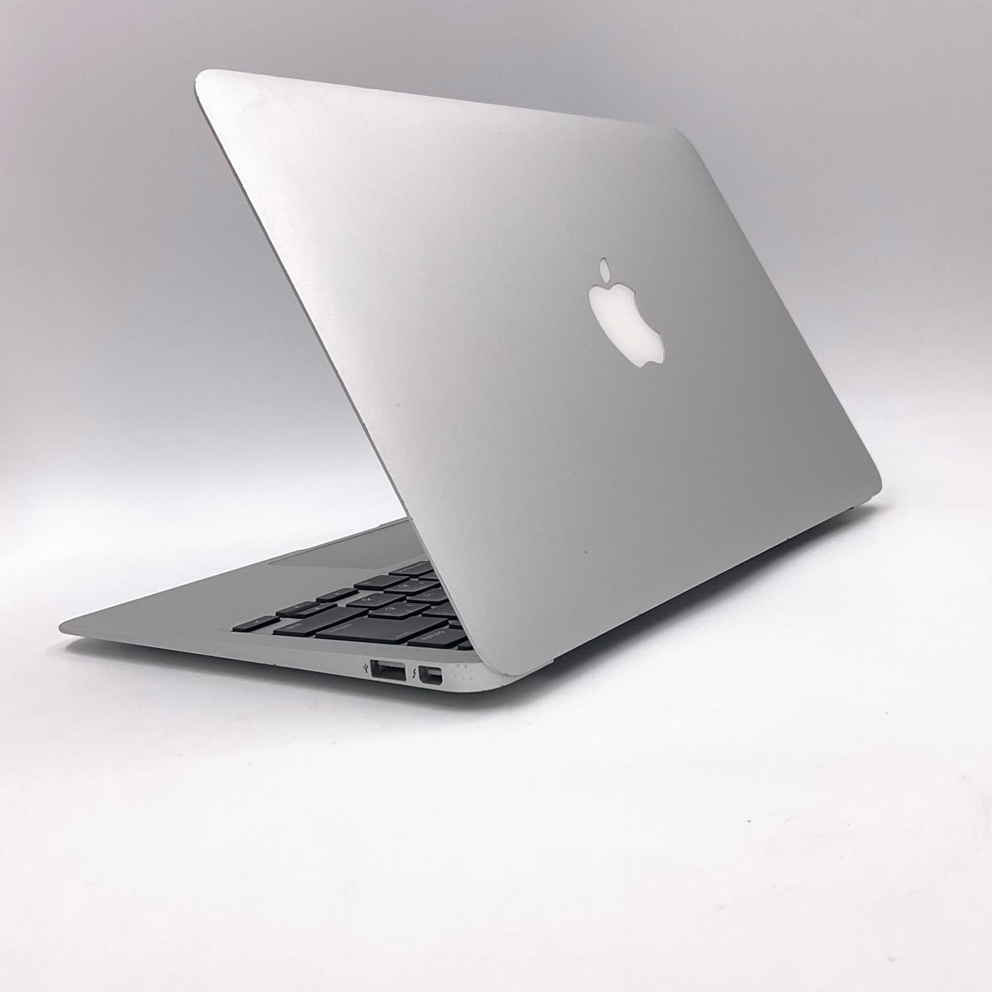 【全額返金保証】【最速発送】Apple MacBook Air 11インチ 2014 1.7 GHz デュアルコア Intel Core i5 4GB SSD 128GB シルバー 動作確認済