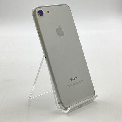 【全額返金保証】【最速発送】Apple iPhone iPhone 7 128GB シルバー au 白ロム 動作確認済 94%