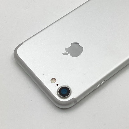 【全額返金保証】【最速発送】Apple iPhone iPhone 7 128GB シルバー au 白ロム 動作確認済 94%