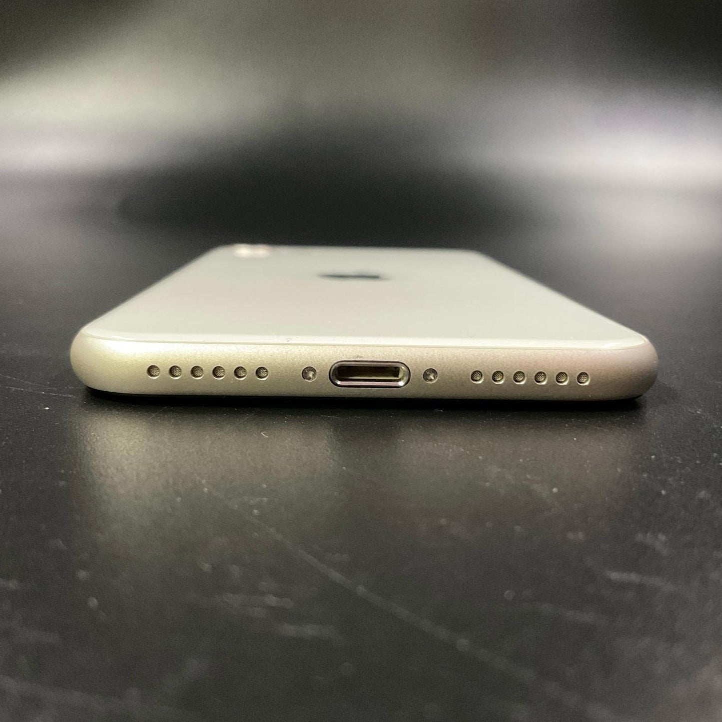 【全額返金保証】【最速発送】Apple iPhone iPhone SE（第3世代） 64GB スターライト Softbank 白ロム 動作確認済 83%