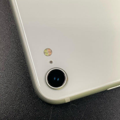 【全額返金保証】【最速発送】Apple iPhone iPhone SE（第2世代） 128GB ホワイト au 白ロム 動作確認済 79%