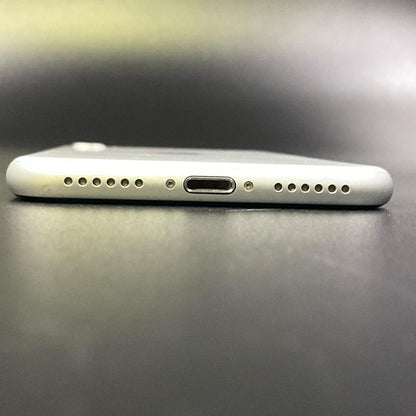 【全額返金保証】【最速発送】Apple iPhone iPhone SE（第2世代） 128GB ホワイト au 白ロム 動作確認済 79%