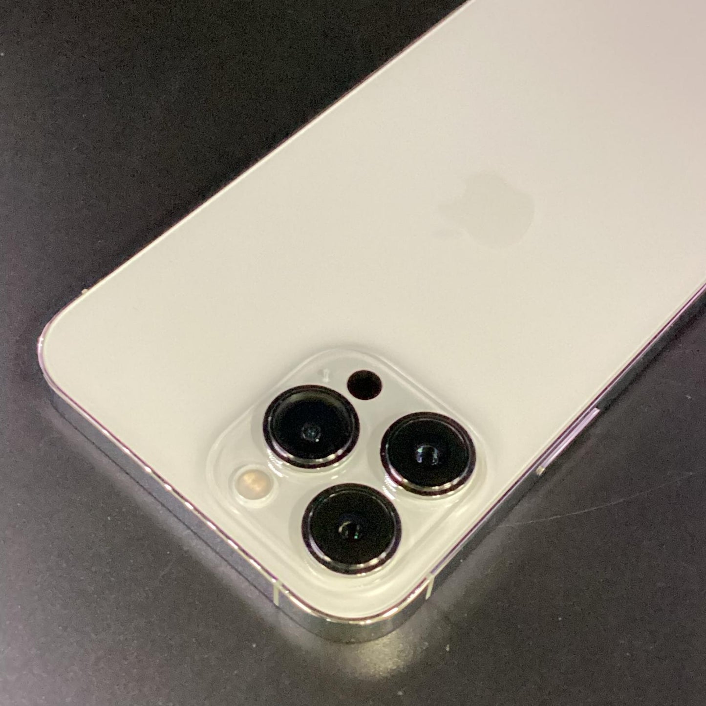 【全額返金保証】【最速発送】Apple iPhone iPhone 13 Pro Max 1TB シルバー docomo SIMフリー 白ロム 美品 動作確認済 86%