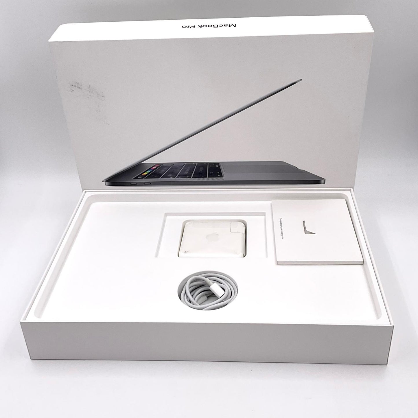 【全額返金保証】【最速発送】Apple MacBook Pro 15インチ 2019 2.6 GHz 6コア Intel Core i7 16GB M.2 SSD 512GB シルバー 動作確認済