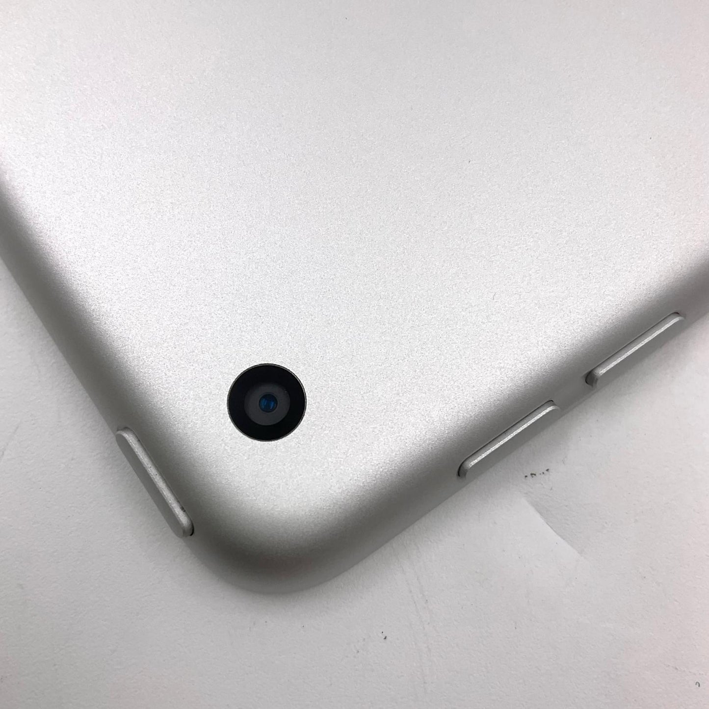 【全額返金保証】【最速発送】Apple iPad iPad 10.2インチ 第9世代 64GB シルバー Wi-Fi 動作確認済