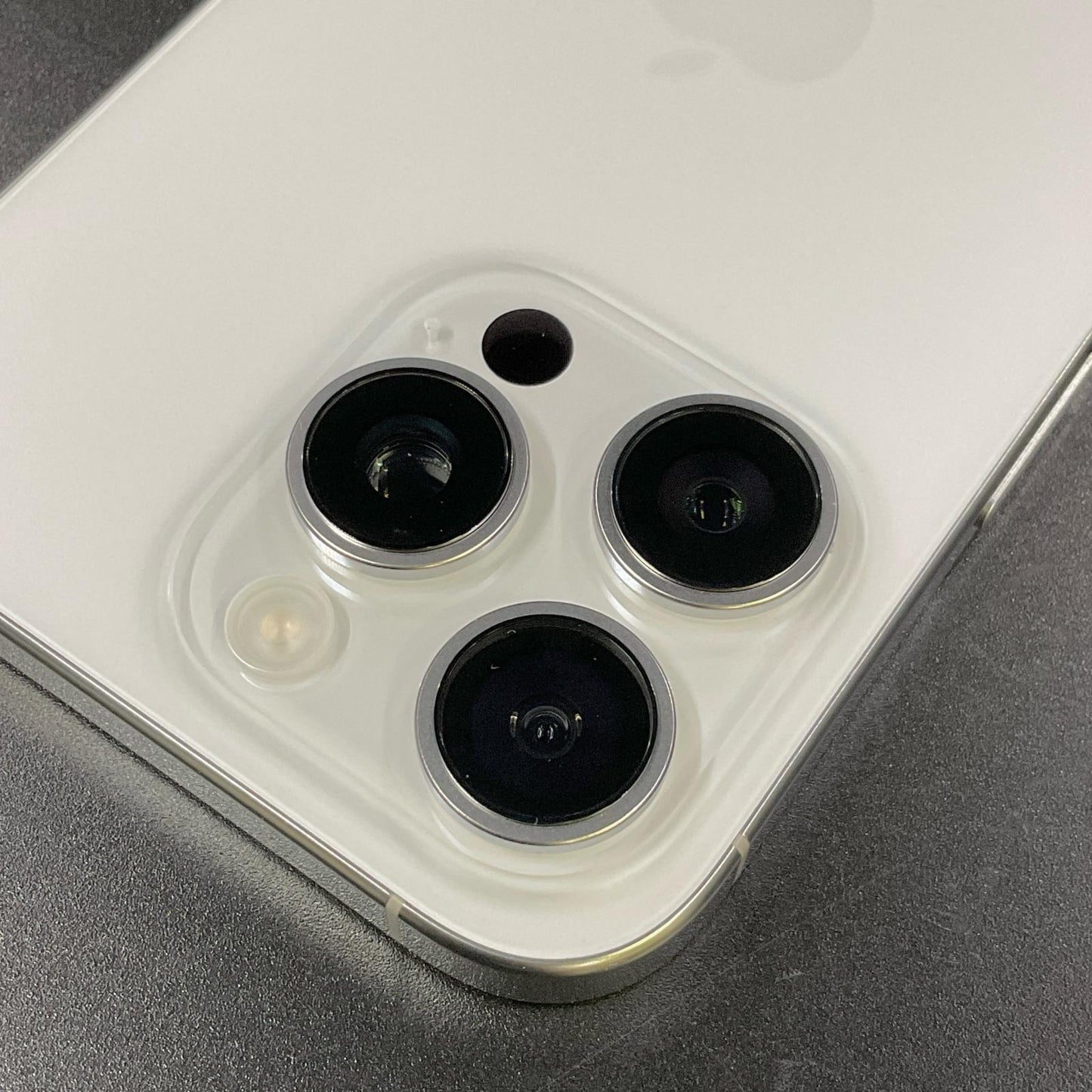 【全額返金保証】【最速発送】Apple iPhone iPhone 16 Pro 256GB ホワイトチタニウム SIMフリー 白ロム 美品 動作確認済 93%
