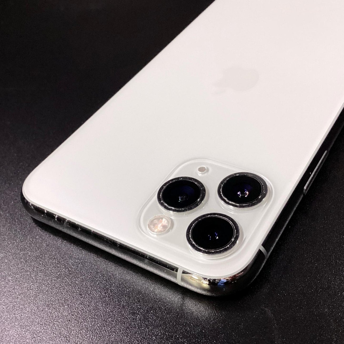 【全額返金保証】【最速発送】Apple iPhone iPhone 11 Pro 256GB シルバー docomo 白ロム 動作確認済 88%