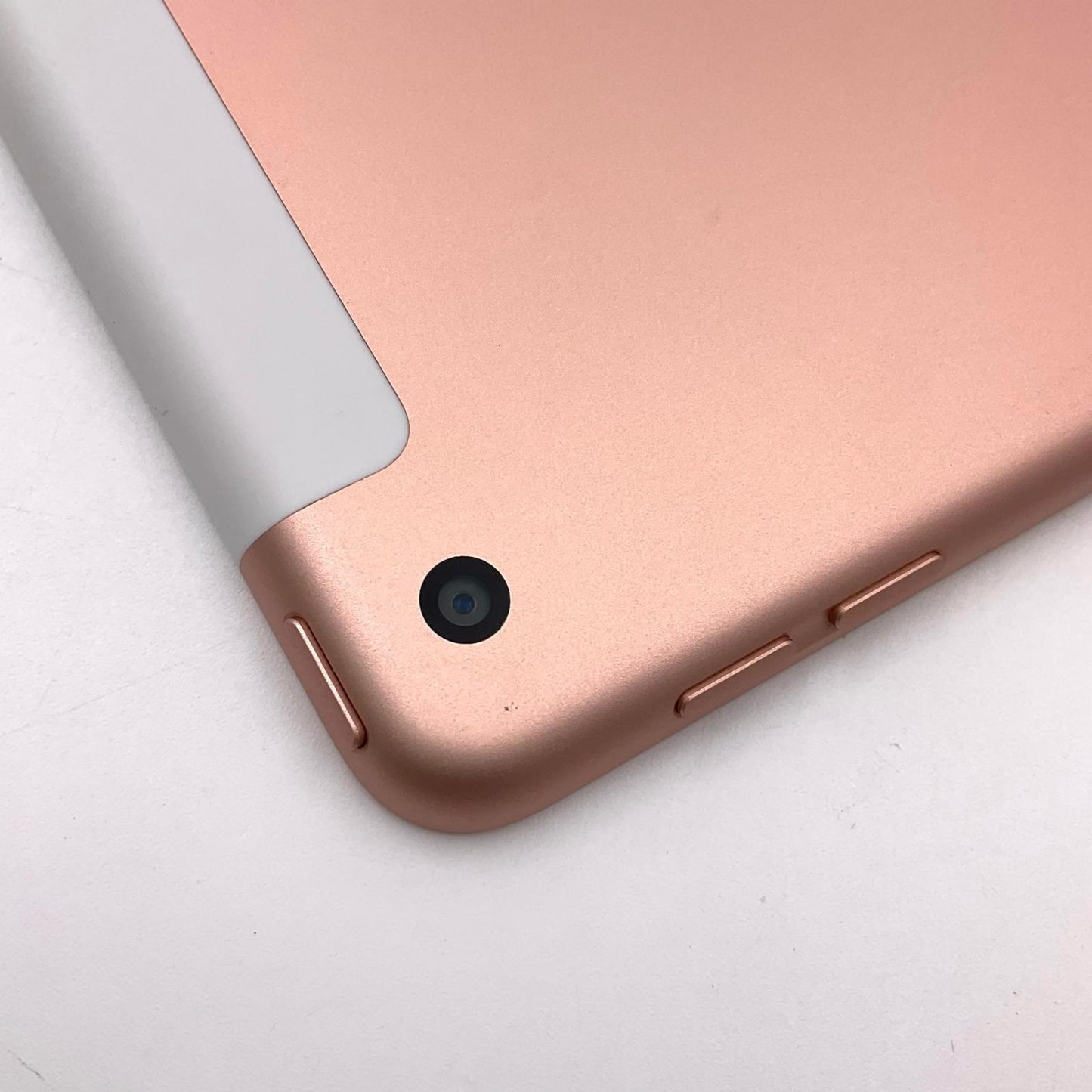 【全額返金保証】【最速発送】Apple iPad iPad 10.2インチ 第8世代 32GB ゴールド WiFi+Cellular Softbank 白ロム 動作確認済