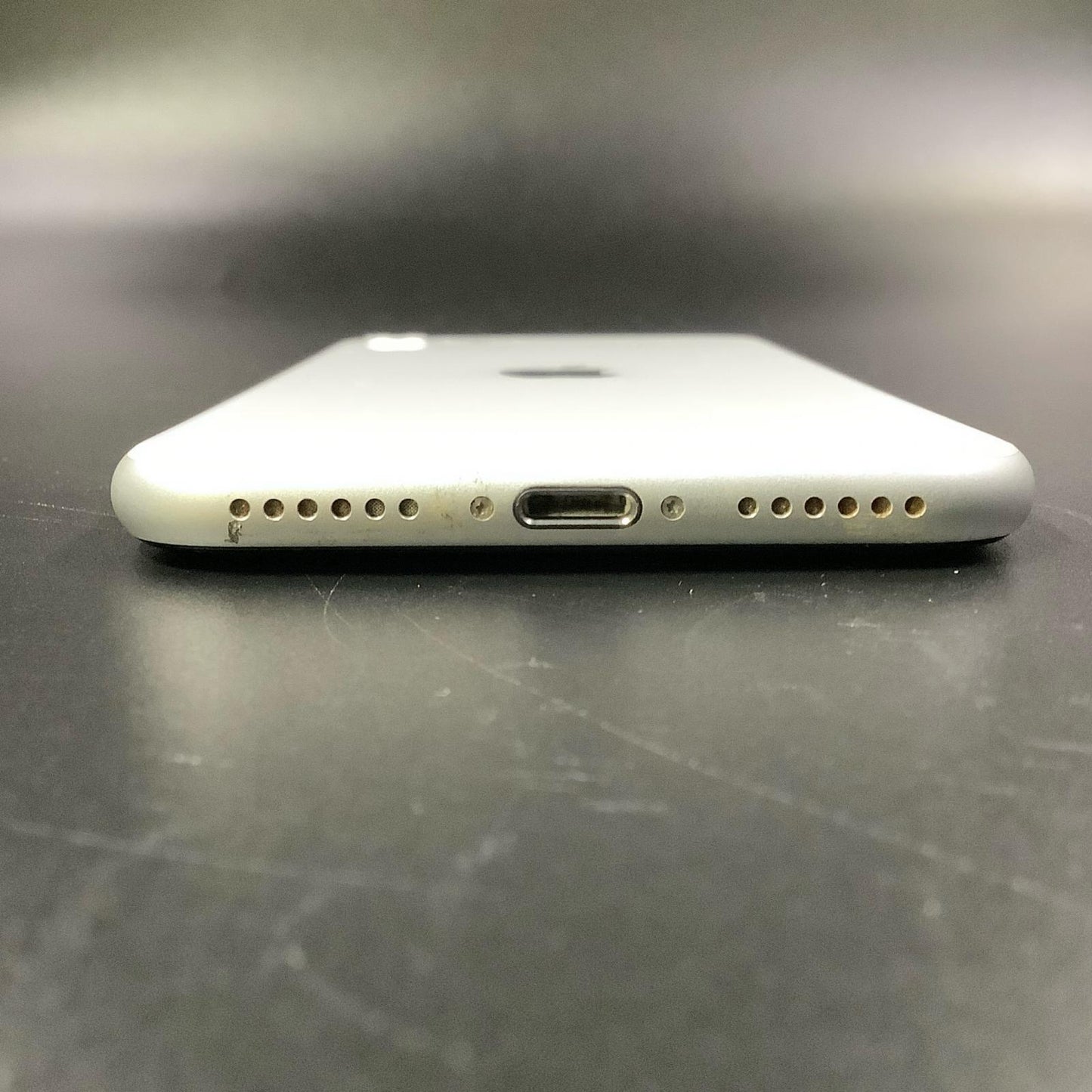 【全額返金保証】【最速発送】Apple iPhone iPhone SE（第2世代） 64GB ホワイト SIMフリー 白ロム 動作確認済 81%