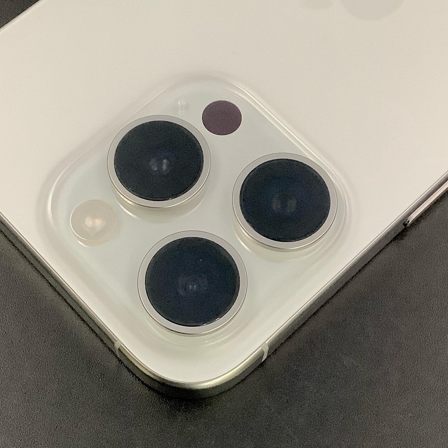 【全額返金保証】【最速発送】Apple iPhone iPhone 15 Pro 128GB ホワイトチタニウム SIMフリー 白ロム 美品 動作確認済 88%