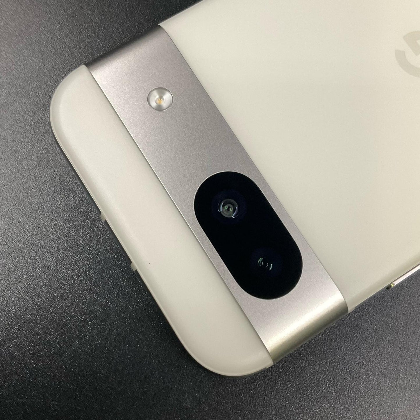 【全額返金保証】【最速発送】Google Pixel 8a 128GB Porcelain docomo G576D 白ロム 超美品 動作確認済