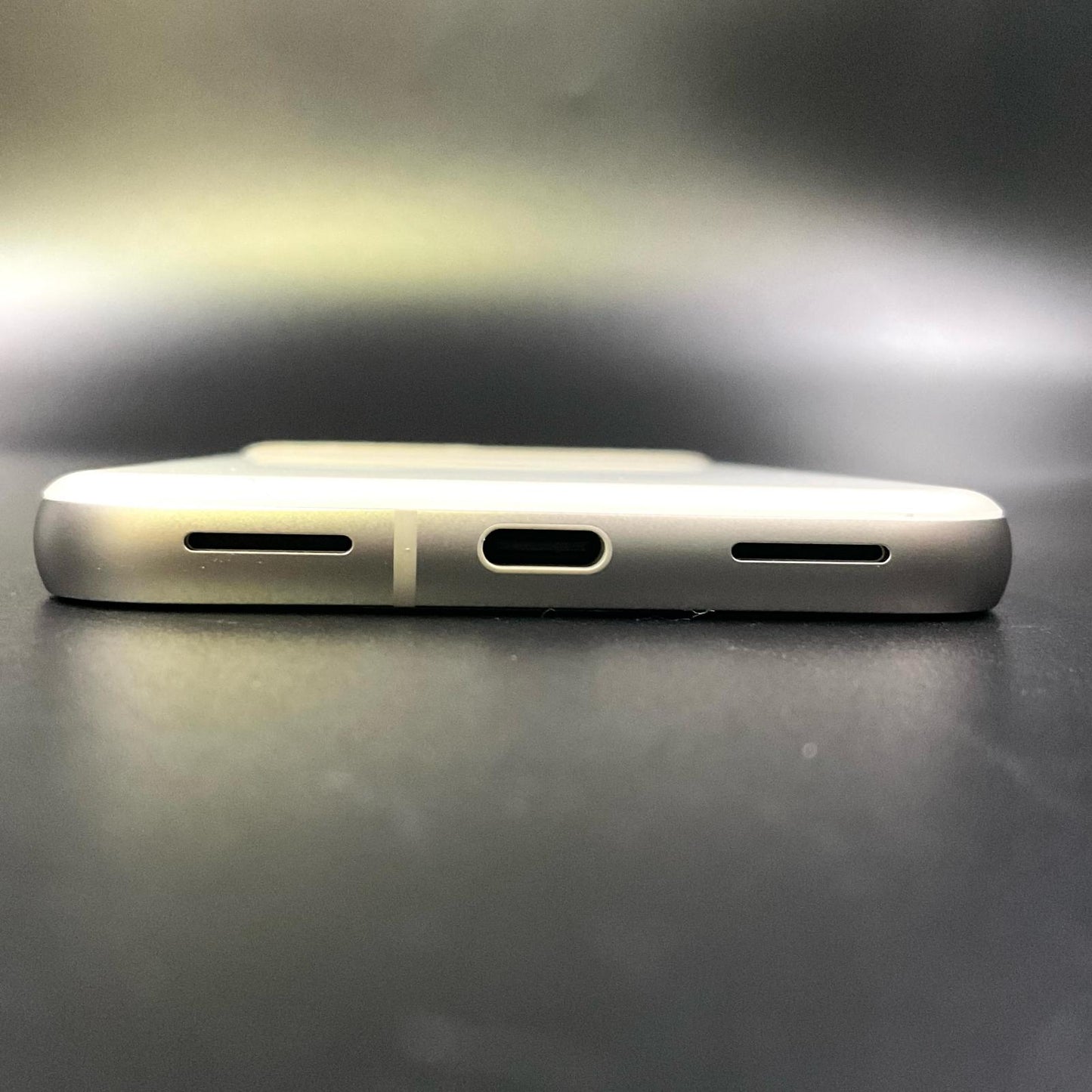 【全額返金保証】【最速発送】Google Pixel 8a 128GB Porcelain docomo G576D 白ロム 超美品 動作確認済