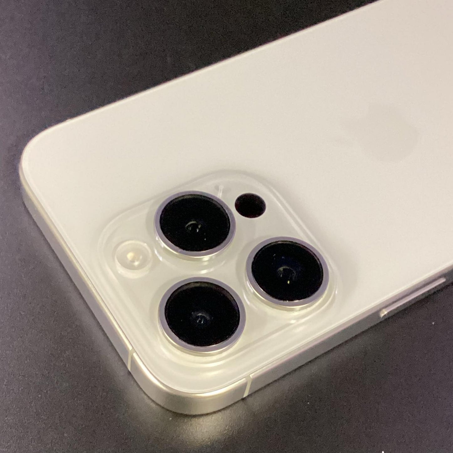 【全額返金保証】【最速発送】Apple iPhone iPhone 15 Pro 256GB ホワイトチタニウム SIMフリー 白ロム 美品 動作確認済 86%