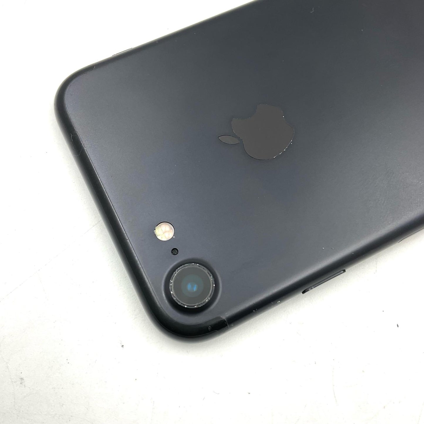 【全額返金保証】【最速発送】Apple iPhone iPhone 7 128GB ブラック docomo 白ロム 動作確認済 76%
