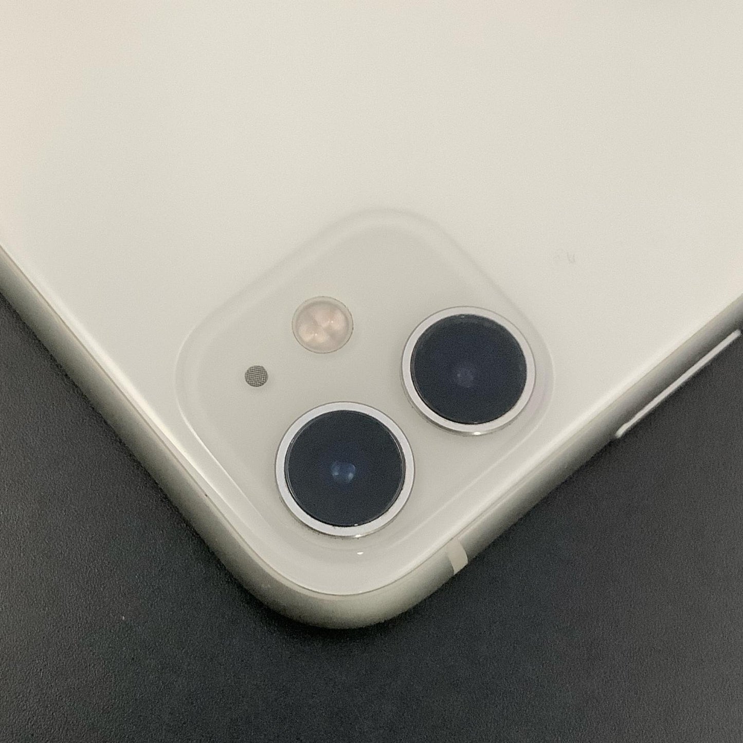 【全額返金保証】【最速発送】Apple iPhone iPhone 11 64GB ホワイト au 白ロム 動作確認済 85%