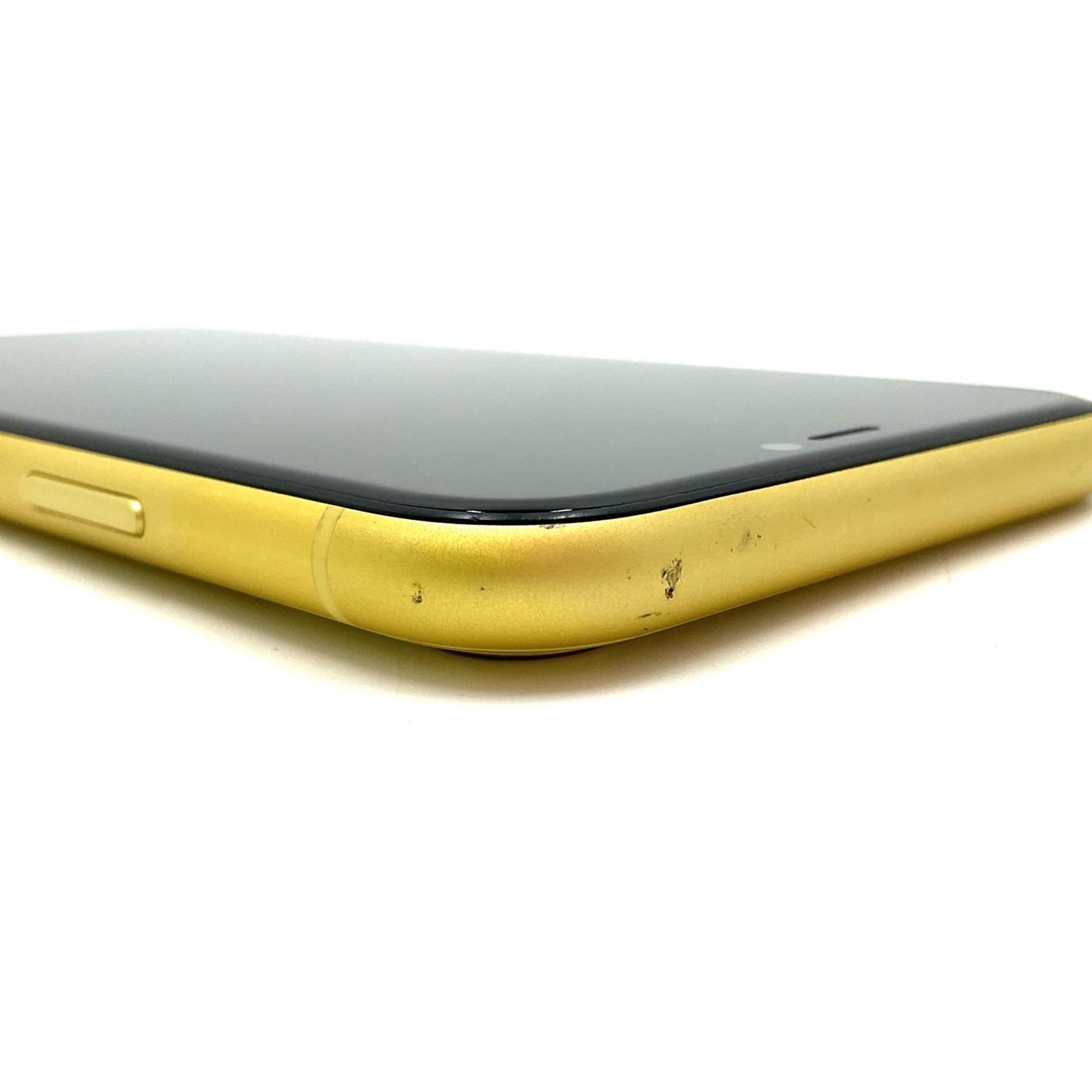 【全額返金保証】【最速発送】Apple iPhone iPhone 11 64GB イエロー docomo 白ロム 動作確認済 81%