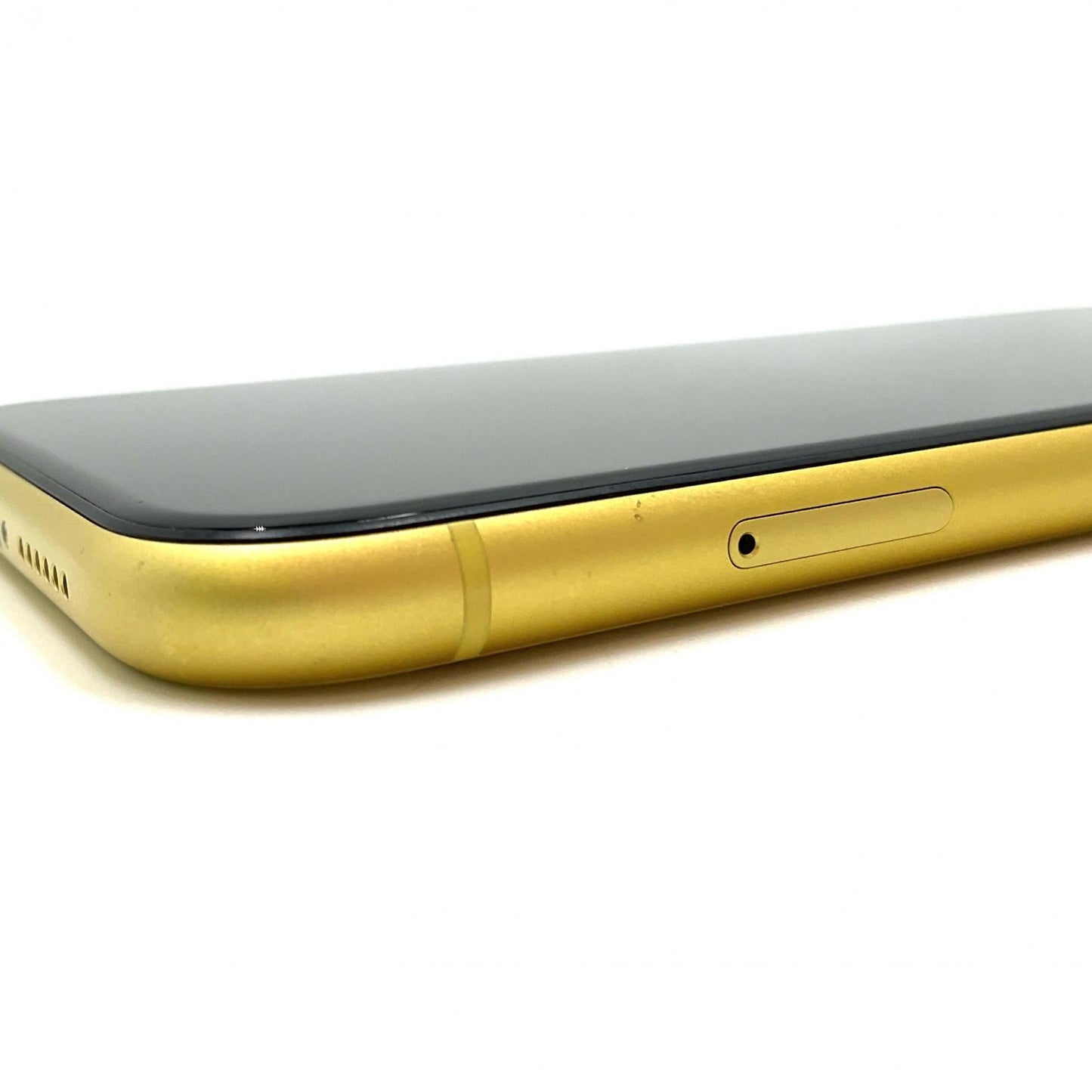 【全額返金保証】【最速発送】Apple iPhone iPhone 11 64GB イエロー docomo 白ロム 動作確認済 81%