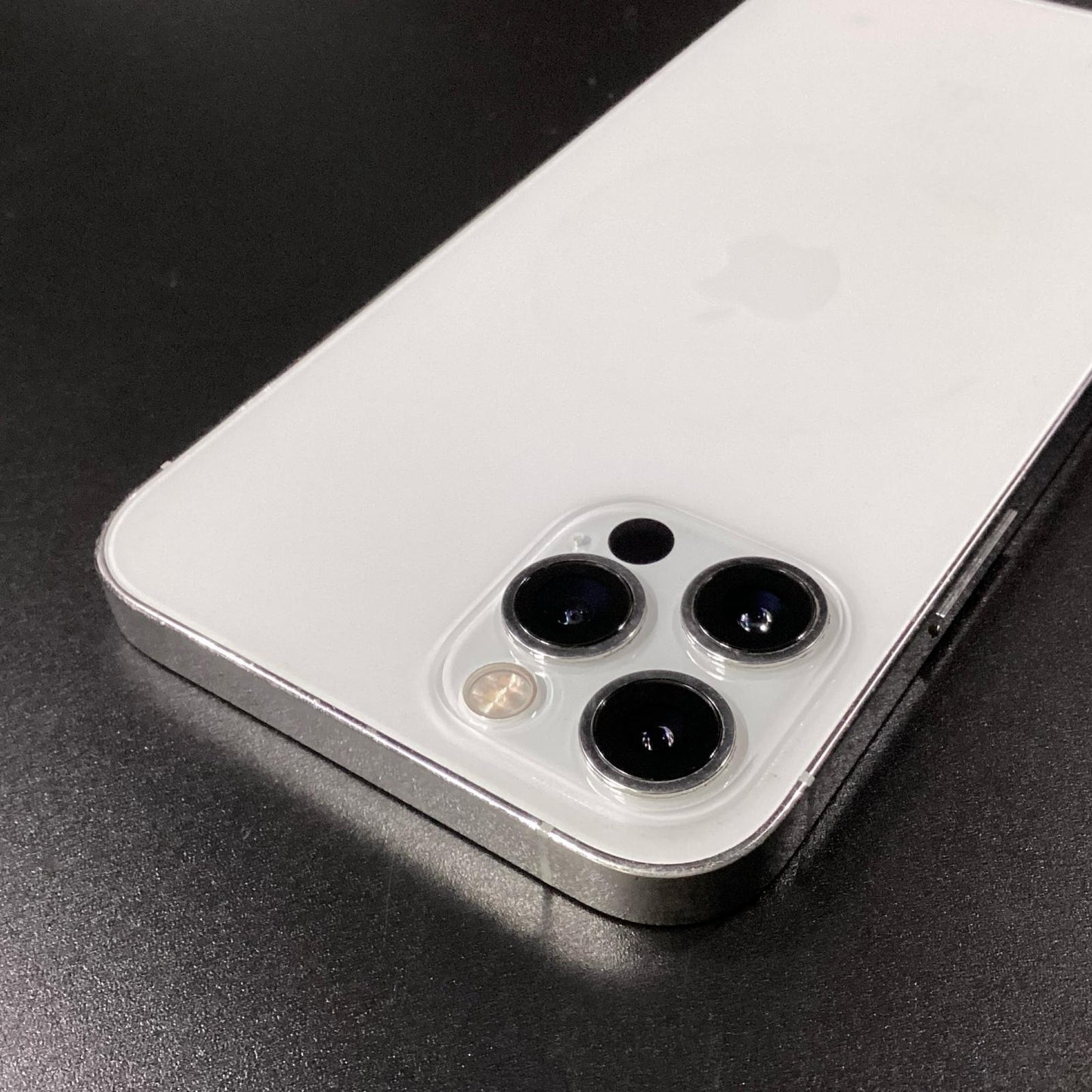 【全額返金保証】【最速発送】Apple iPhone iPhone 12 Pro 128GB シルバー Softbank SIMフリー 白ロム 動作確認済 85%