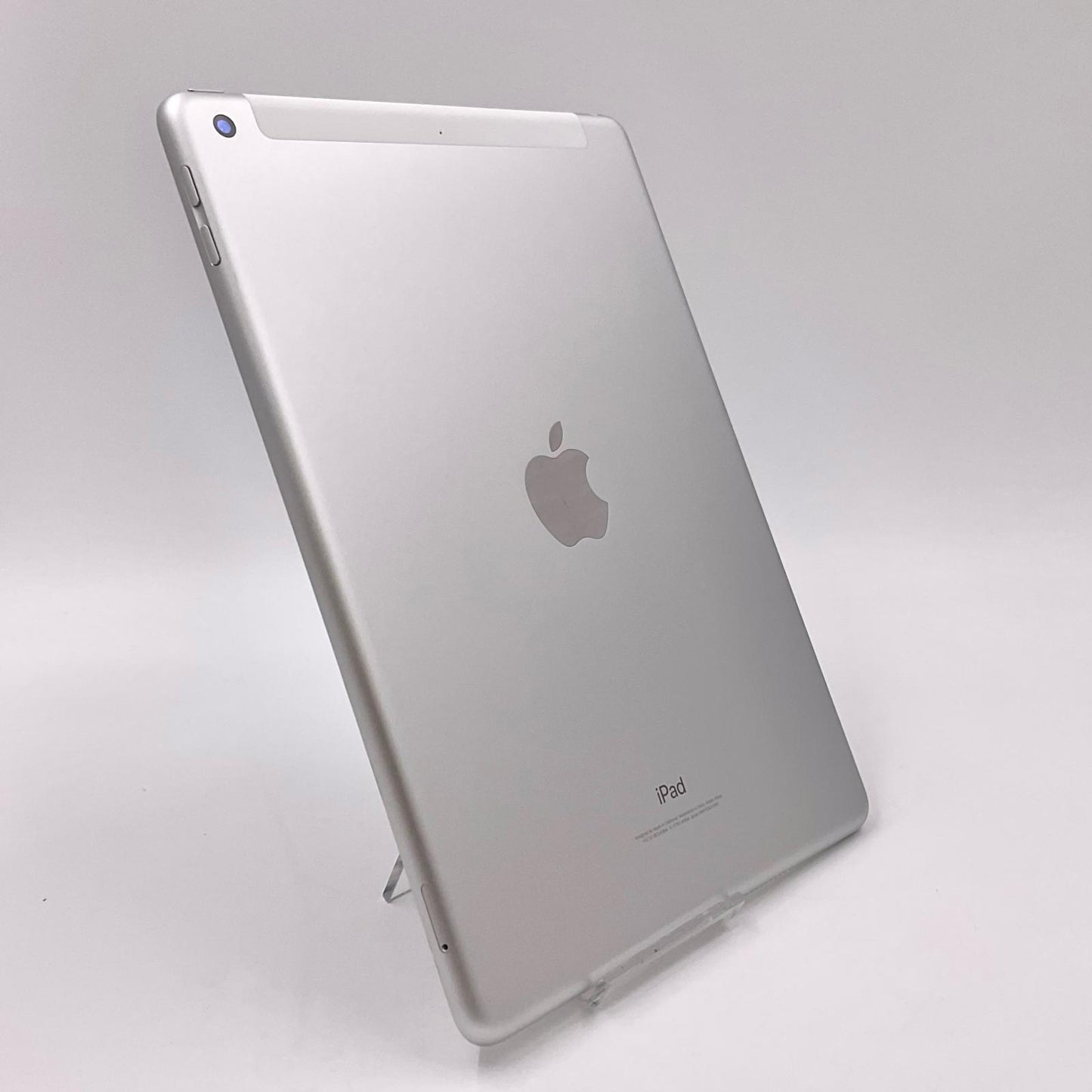 【全額返金保証】【最速発送】Apple iPad iPad 9.7インチ 第6世代 32GB シルバー WiFi+Cellular docomo 白ロム 動作確認済