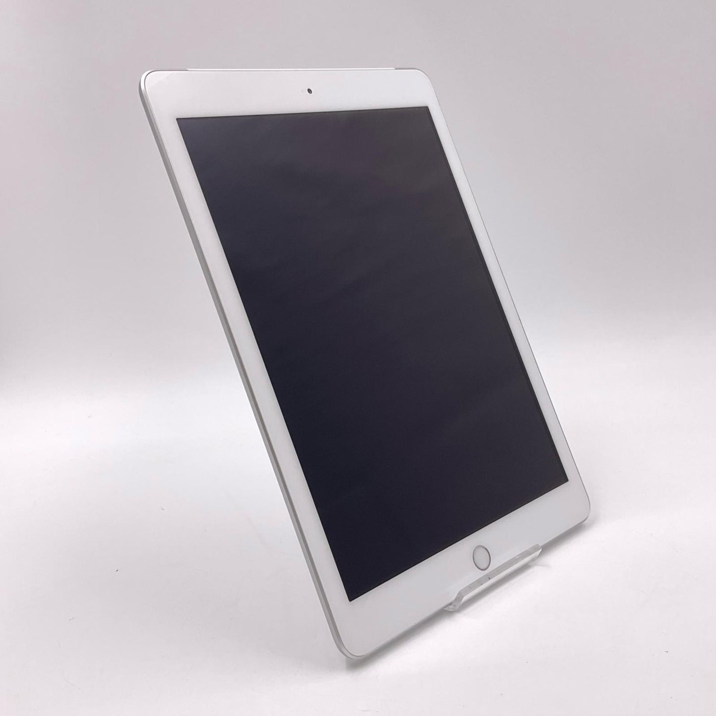 【全額返金保証】【最速発送】Apple iPad iPad 9.7インチ 第6世代 32GB シルバー WiFi+Cellular docomo 白ロム 動作確認済