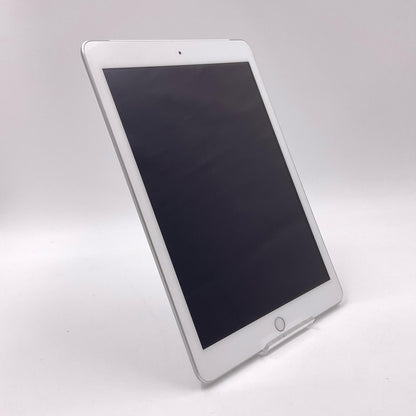 【全額返金保証】【最速発送】Apple iPad iPad 9.7インチ 第6世代 32GB シルバー WiFi+Cellular docomo 白ロム 動作確認済