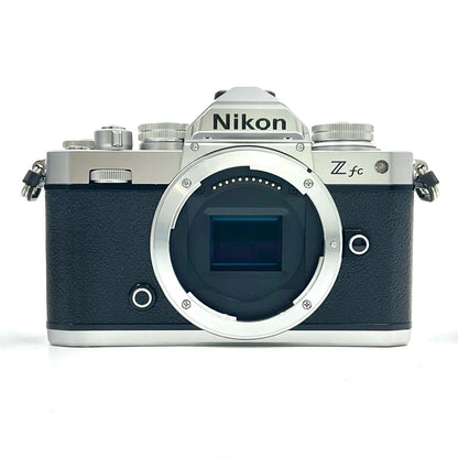 【全額返金保証】【最速発送】Nikon デジタル一眼 Z fc 16-50 VR レンズキット シルバー 美品 動作確認済