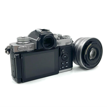 【全額返金保証】【最速発送】Nikon デジタル一眼 Z fc 16-50 VR レンズキット シルバー 美品 動作確認済