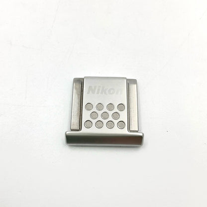 【全額返金保証】【最速発送】Nikon アクセサリーシューカバー ASC-01 シルバー 動作確認済