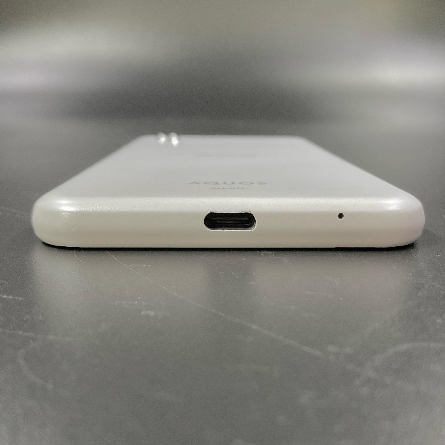 【全額返金保証】【最速発送】SHARP AQUOS sense2 32GB シルキーホワイト docomo SH-01L 白ロム 動作確認済