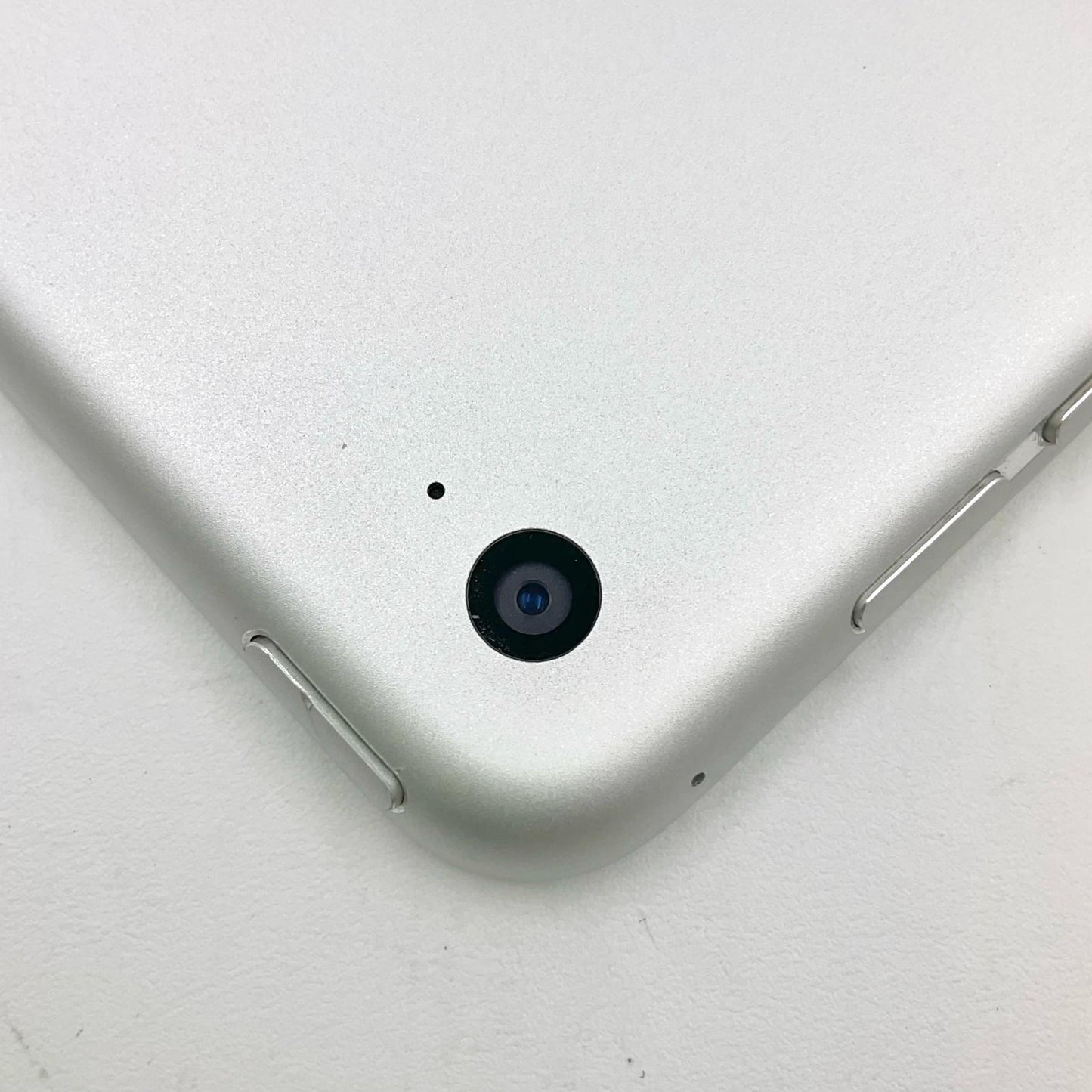 【全額返金保証】【最速発送】Apple iPad mini 7.9インチ 第4世代 128GB シルバー Wi-Fi 動作確認済