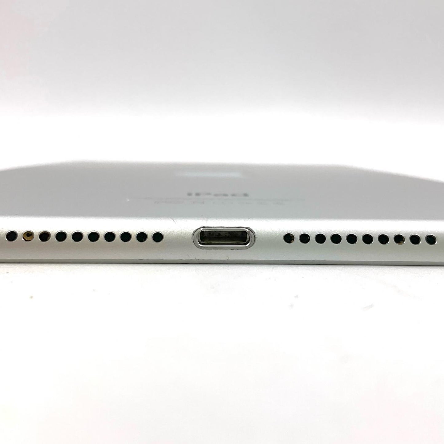 【全額返金保証】【最速発送】Apple iPad mini 7.9インチ 第4世代 128GB シルバー Wi-Fi 動作確認済