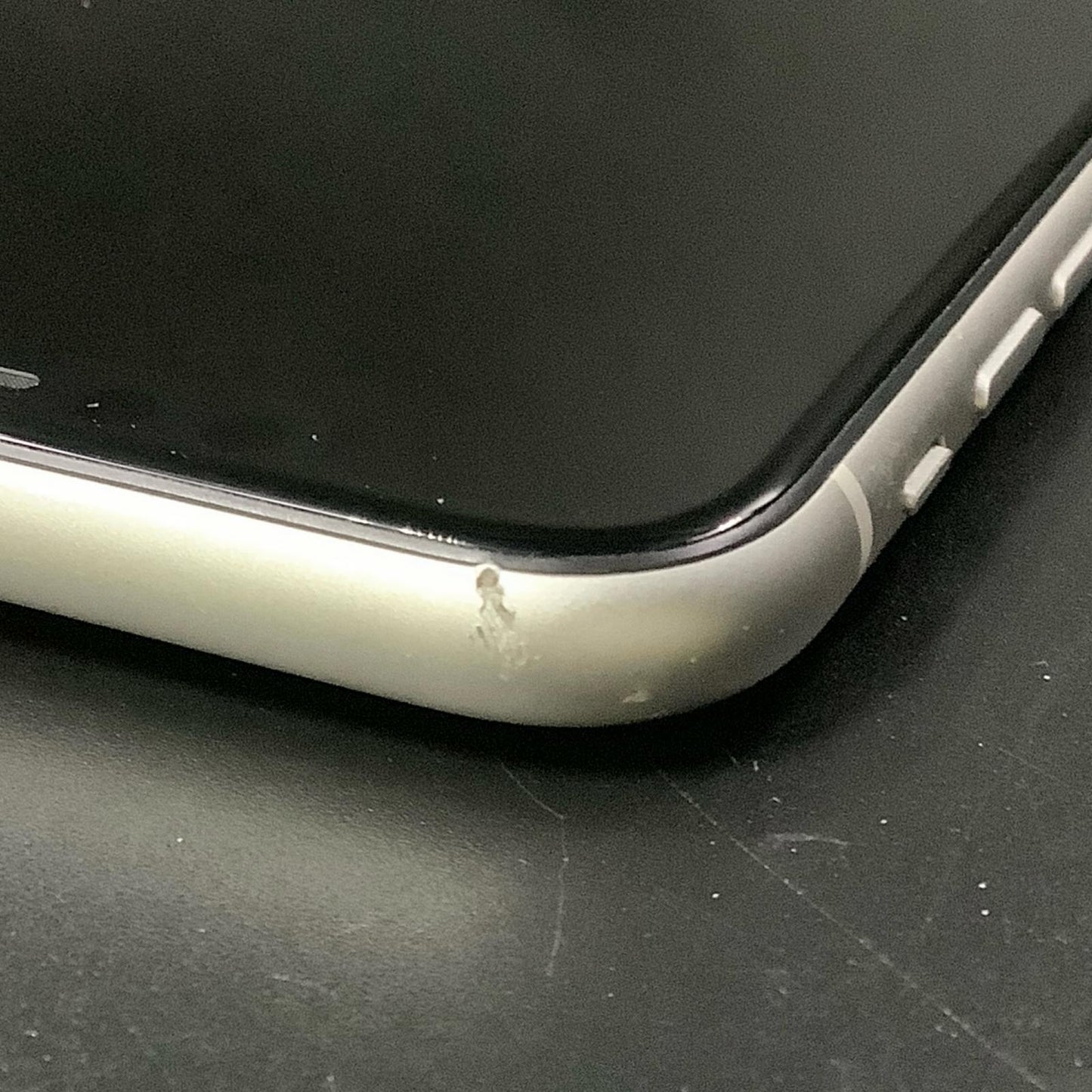 【全額返金保証】【最速発送】Apple iPhone iPhone 11 64GB ホワイト docomo 白ロム 動作確認済 76%