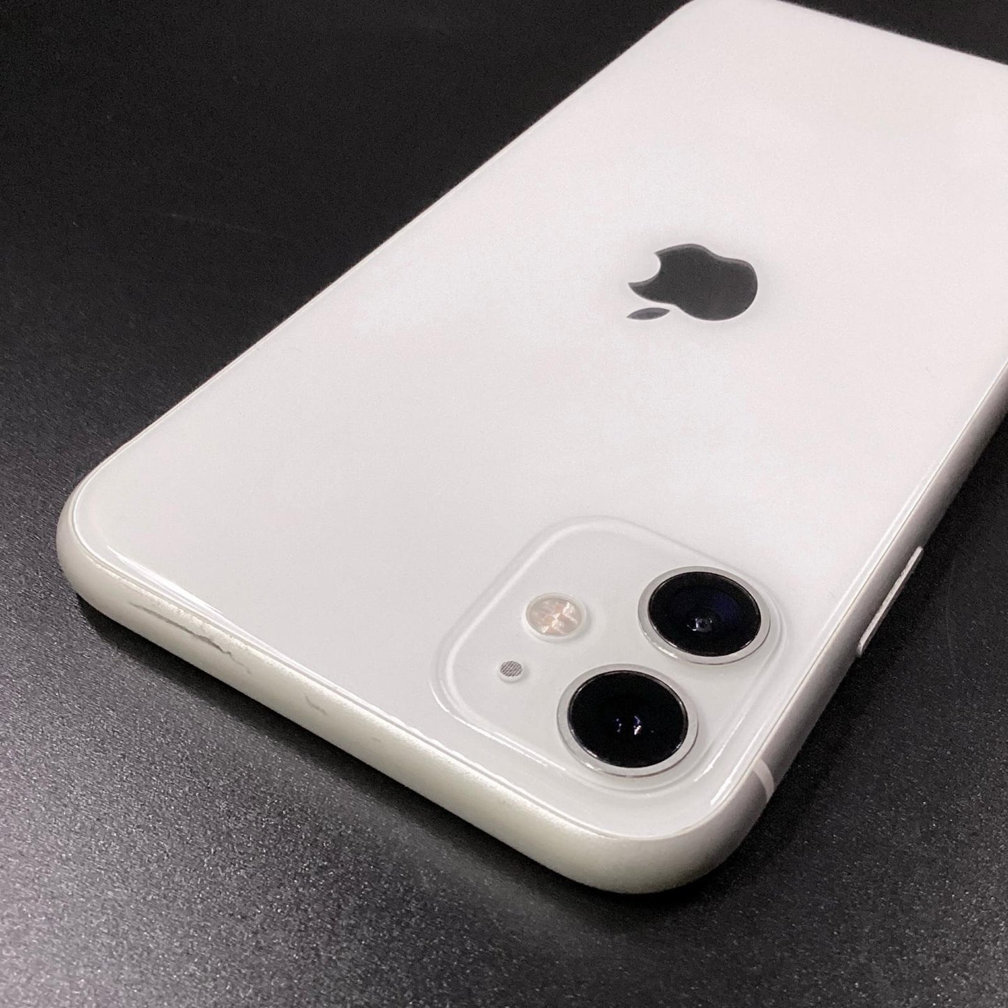 【全額返金保証】【最速発送】Apple iPhone iPhone 11 64GB ホワイト docomo SIMフリー 白ロム 動作確認済 75%