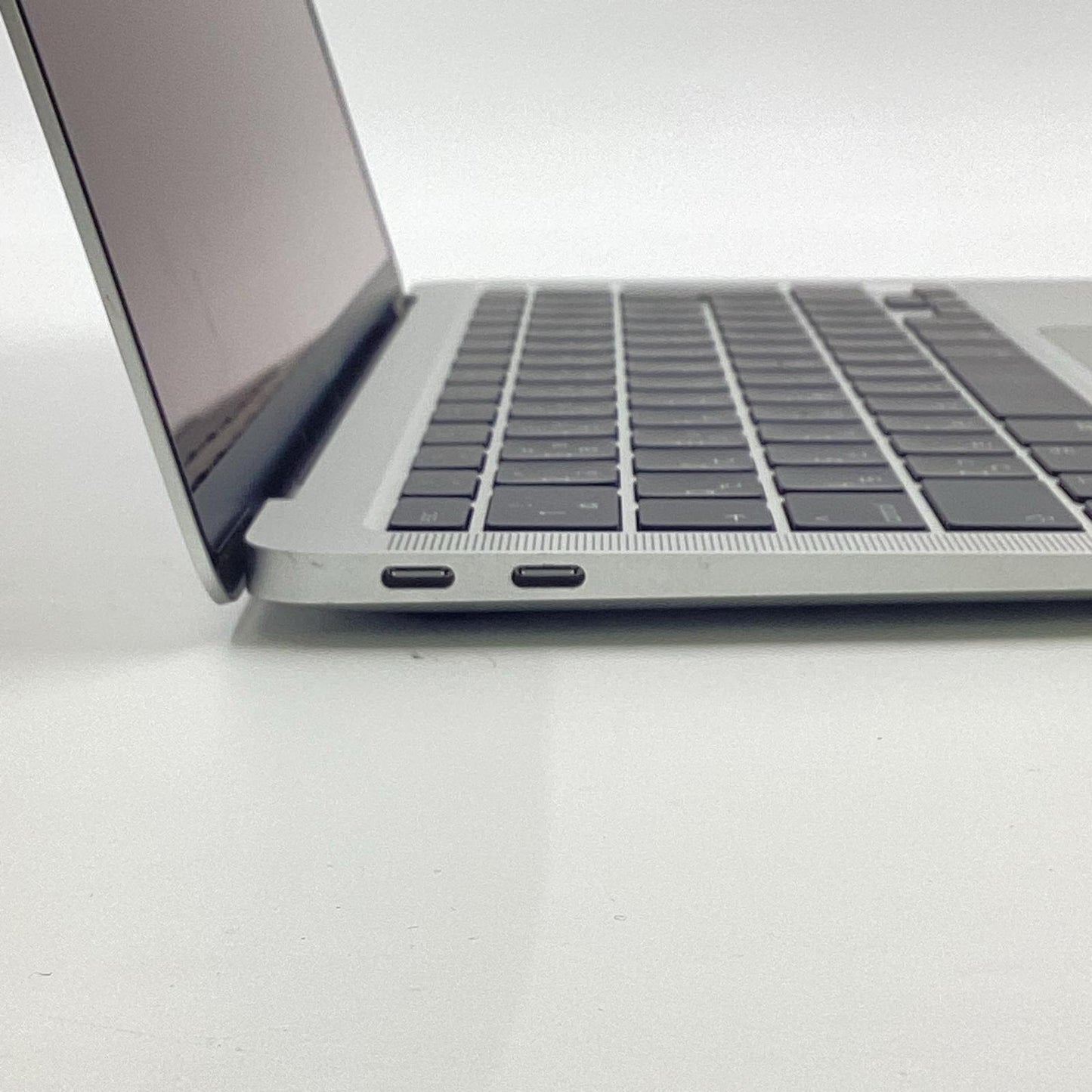 【全額返金保証】【最速発送】Apple MacBook Air 13.3インチ 2020 Apple M1 8GB SSD 256GB シルバー 100% 動作確認済