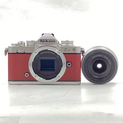 【全額返金保証】【最速発送】Nikon デジタル一眼 Z fc 16-50 VR レンズキット ニコンダイレクト 限定クリムゾンレッド 超美品 動作確認済