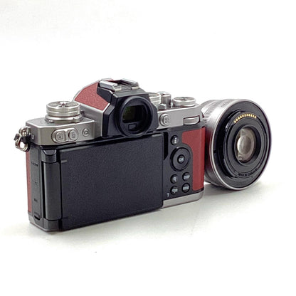 【全額返金保証】【最速発送】Nikon デジタル一眼 Z fc 16-50 VR レンズキット ニコンダイレクト 限定クリムゾンレッド 超美品 動作確認済