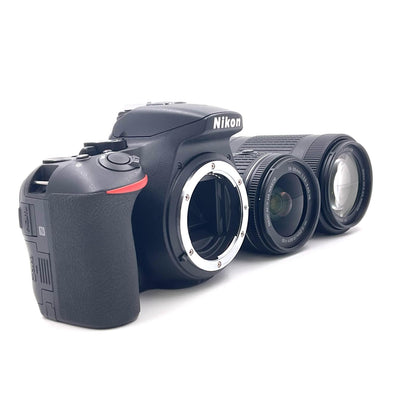【全額返金保証】【最速発送】Nikon デジタル一眼 D5600 ダブルズームキット ブラック 美品 動作確認済