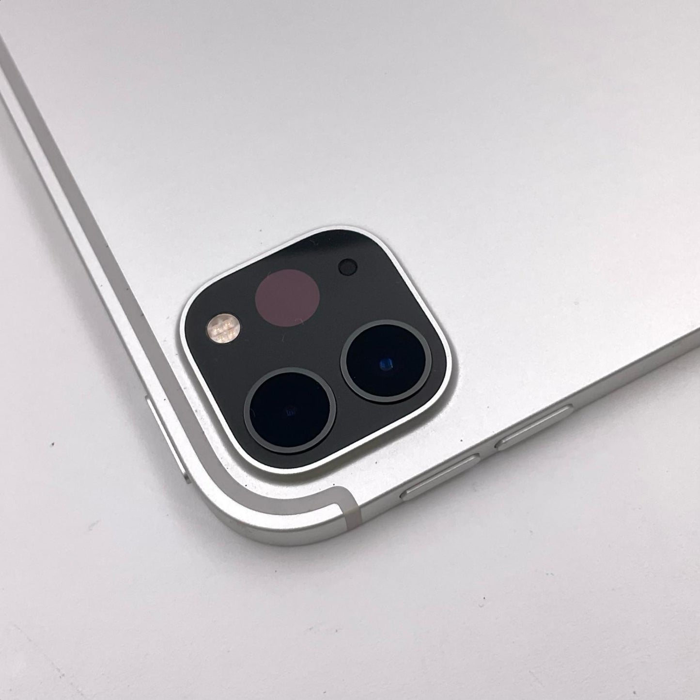 【全額返金保証】【最速発送】Apple iPad Pro 12.9インチ 第4世代 512GB シルバー WiFi+Cellular SIMフリー 白ロム 動作確認済