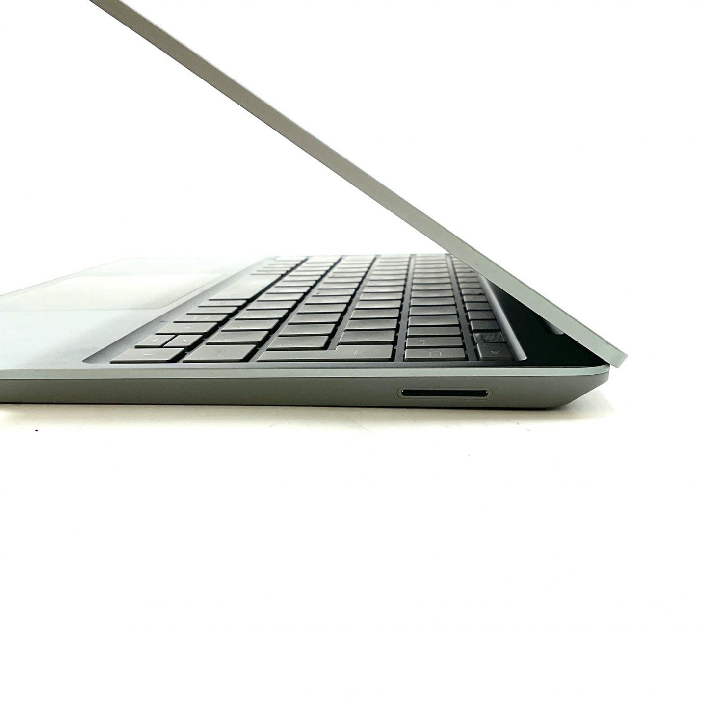 【全額返金保証】【最速発送】Microsoft Surface Laptop Go 2 8QF-00007 Intel core i5-1135G7 @ 2.40GHz 8GB SSD 256GB 96.7% 美品 動作確認済