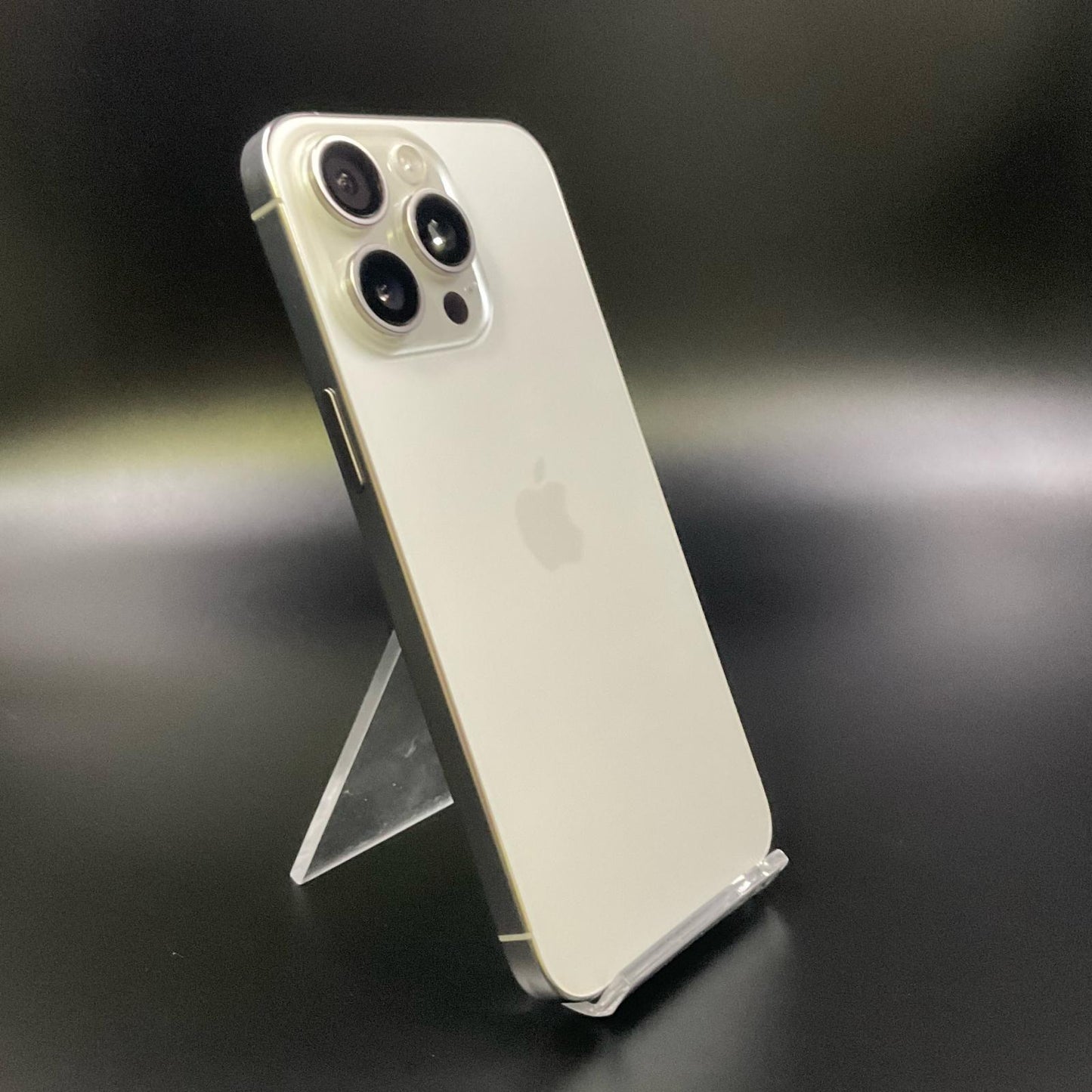 【全額返金保証】【最速発送】Apple iPhone iPhone 15 Pro Max 512GB ホワイトチタニウム au 動作確認済 88%