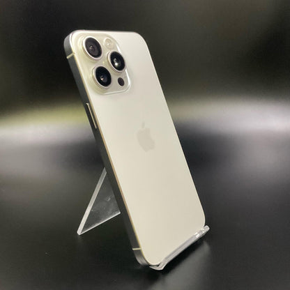 【全額返金保証】【最速発送】Apple iPhone iPhone 15 Pro Max 512GB ホワイトチタニウム au 動作確認済 88%
