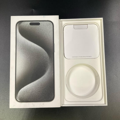 【全額返金保証】【最速発送】Apple iPhone iPhone 15 Pro Max 512GB ホワイトチタニウム au 動作確認済 88%