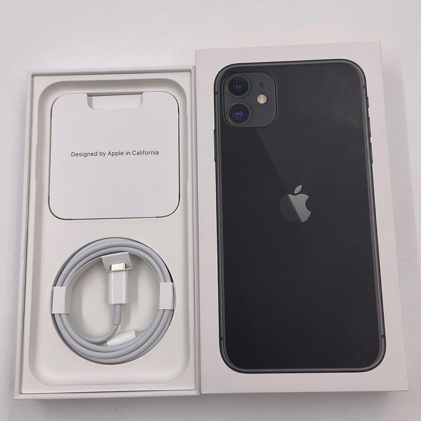 【最速発送】Apple iPhone iPhone 11 64GB ブラック docomo 白ロム【難有】 73%