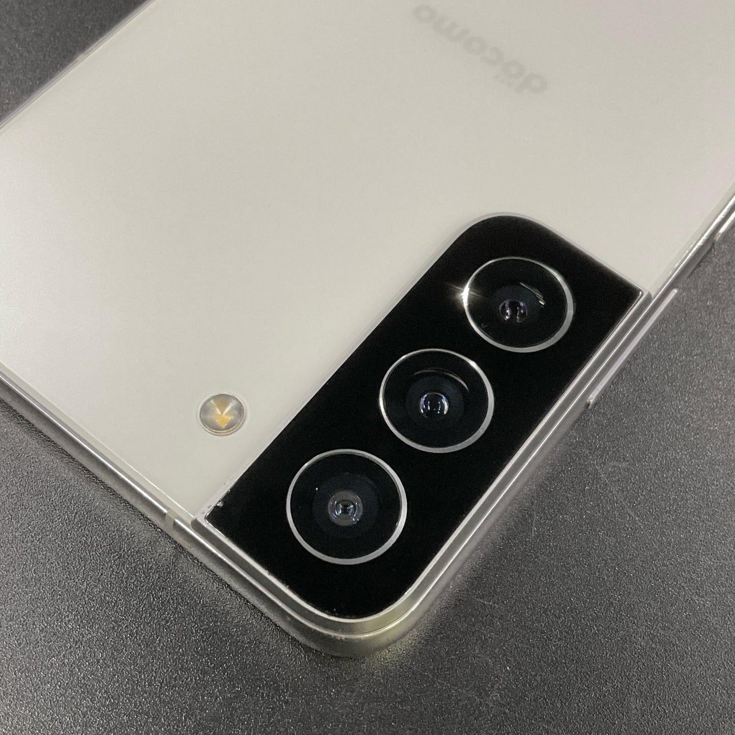 【全額返金保証】【最速発送】SAMSUNG Galaxy S22 256GB ファントムホワイト docomo SC-51C 白ロム 動作確認済