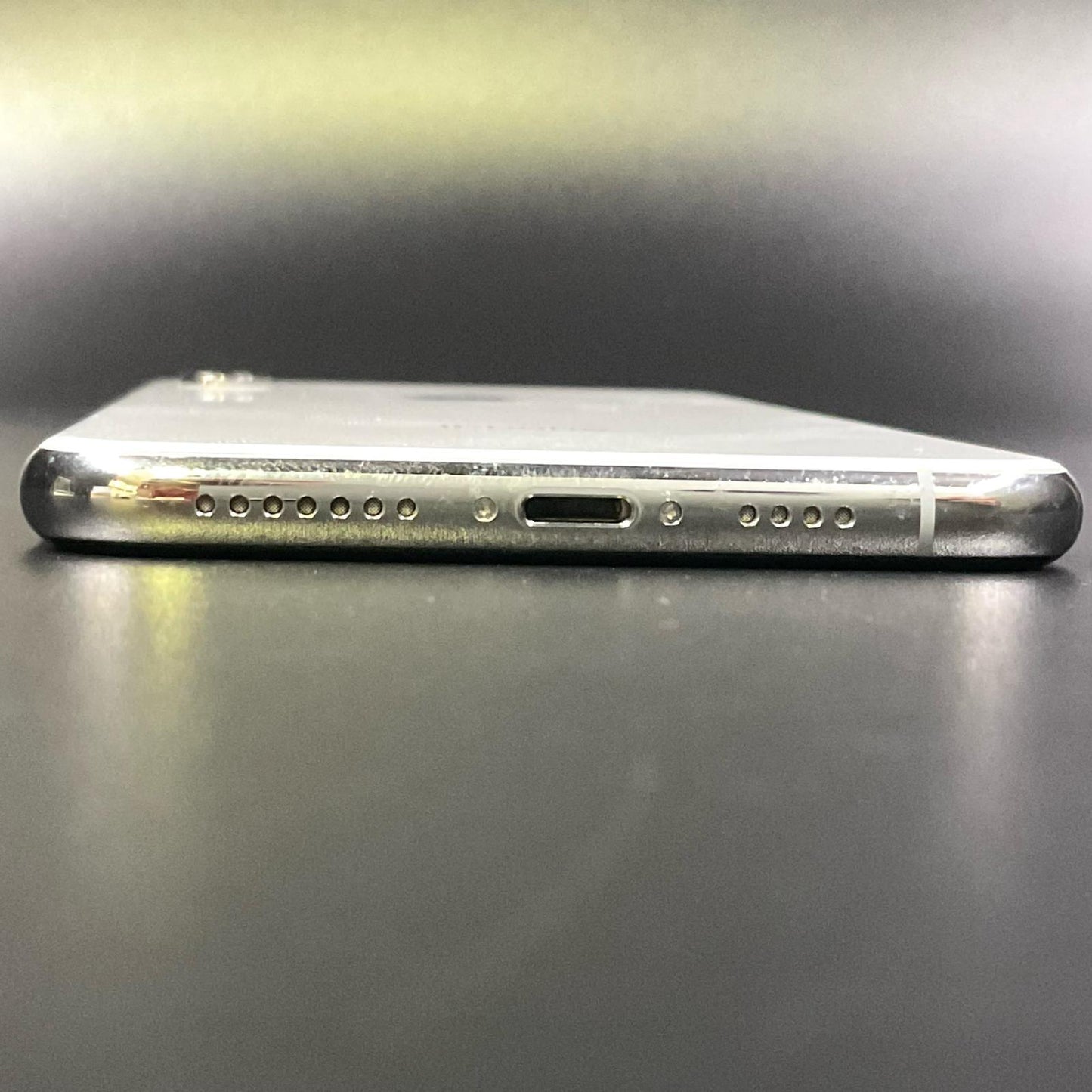 【全額返金保証】【最速発送】Apple iPhone iPhone XS Max 64GB シルバー docomo 白ロム 動作確認済 74%
