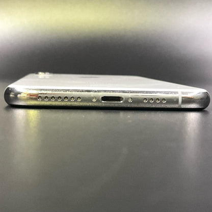 【全額返金保証】【最速発送】Apple iPhone iPhone XS Max 64GB シルバー docomo 白ロム 動作確認済 74%