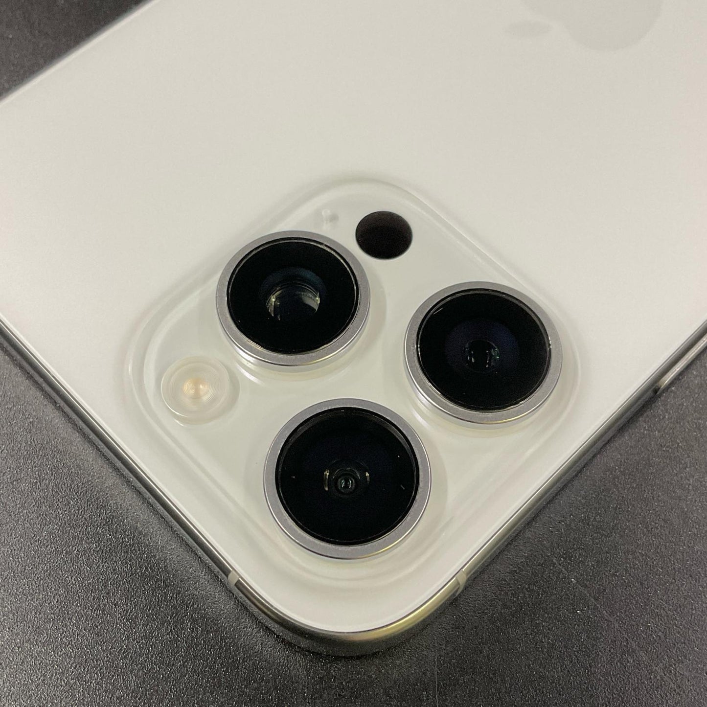 【全額返金保証】【最速発送】Apple iPhone iPhone 16 Pro Max 256GB ホワイトチタニウム SIMフリー 白ロム 超美品 動作確認済 100%